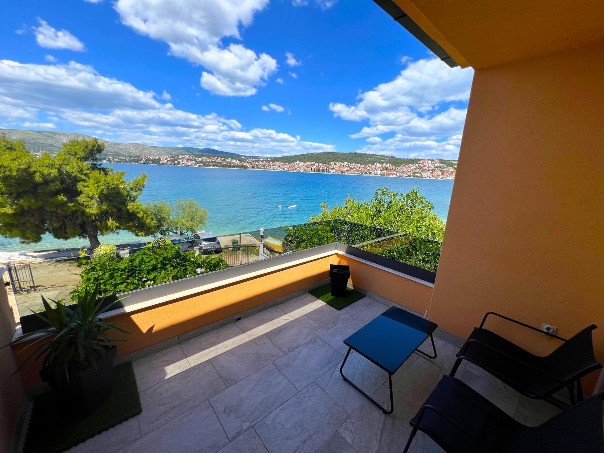 Beach Holiday Home With Private Jacuzzi & Parking Trogir Exterior foto