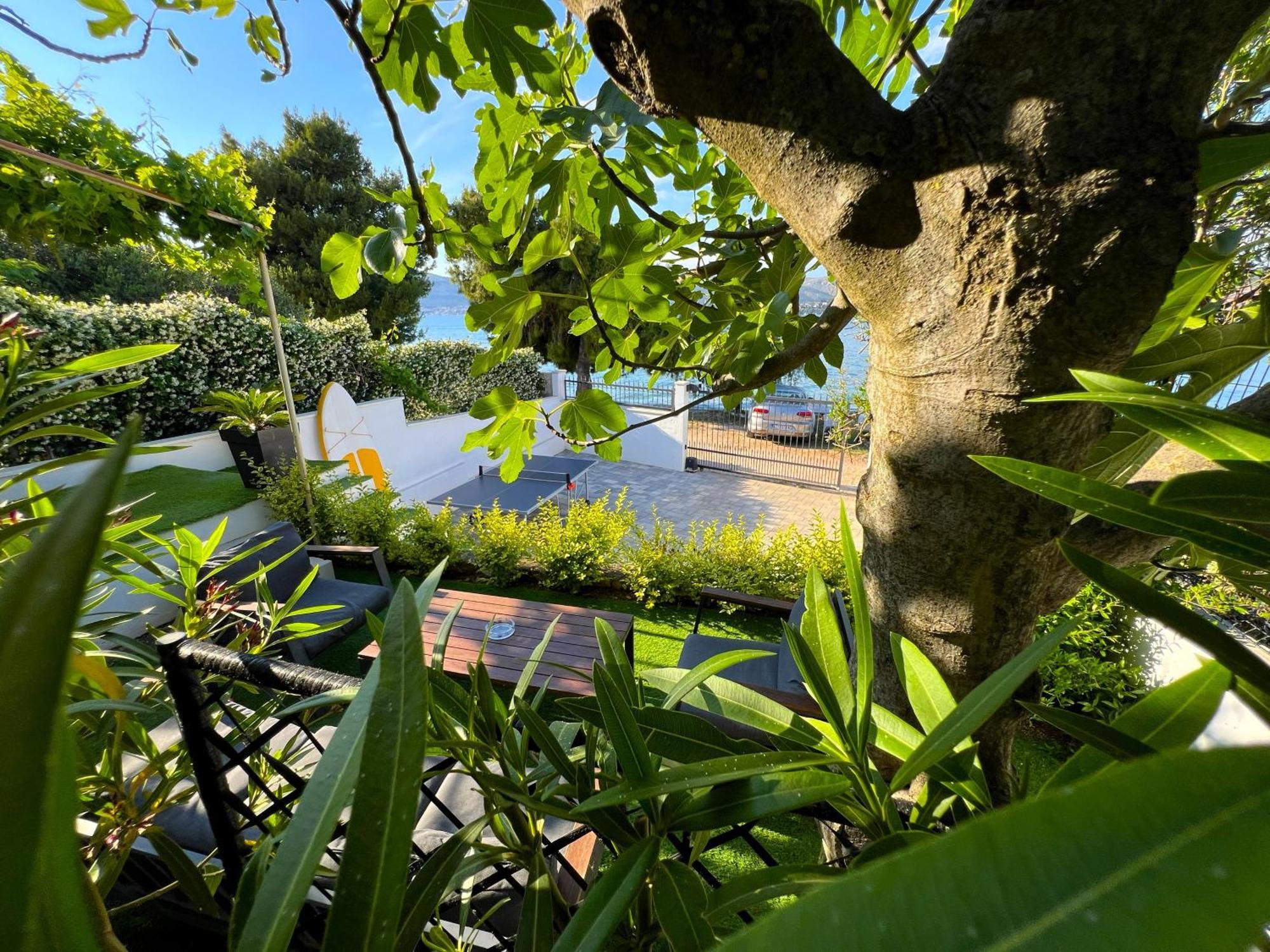 Beach Holiday Home With Private Jacuzzi & Parking Trogir Exterior foto